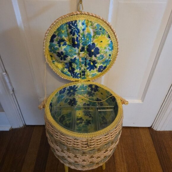 Vintage Sewing Basket Floral Lid & Lining Includes Plastic Organizer Legs Round - Picture 4 of 12